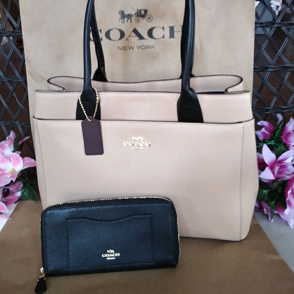 SALE 👜NWT Coach purse tote shoppers w / wallet